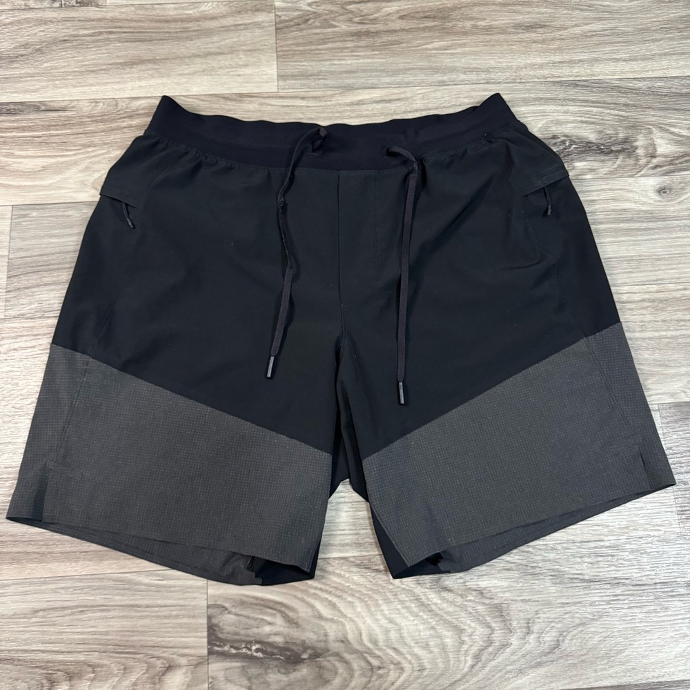 Lululemon Men's Train to Beach Short 8" in Graphite Gray Size Large